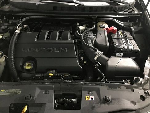 Used 2009 Lincoln MKS image 31