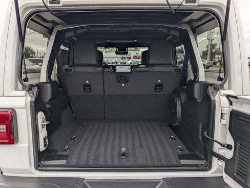 Used 2024 Jeep Wrangler Unlimited Rubicon image 12