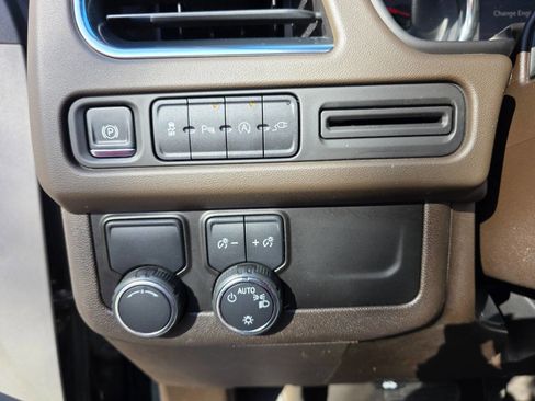 Used 2021 Chevrolet Suburban LT image 15