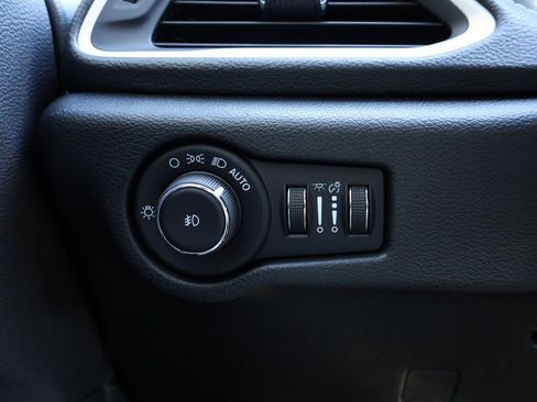 Used 2026 Chrysler Pacifica Select image 31