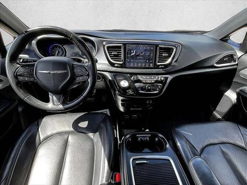 Used 2020 Chrysler Pacifica Touring-L Plus w/ Advanced Safetytec Group FWD image 16