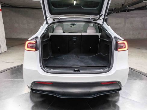 Used 2023 Tesla Model Y Long Range AWD/4WD image 29