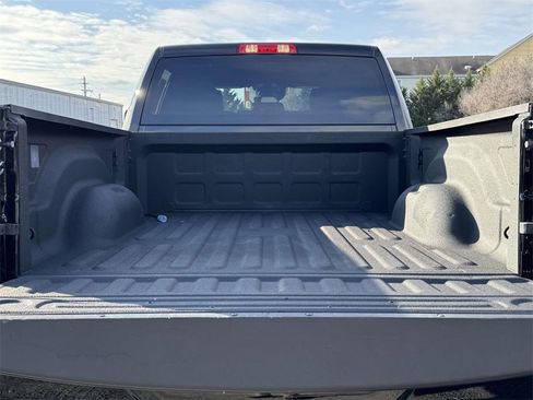 Used 2024 RAM 2500 Big Horn w/ Safety Group image 30