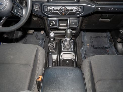 Used 2018 Jeep Wrangler Unlimited Sport image 23