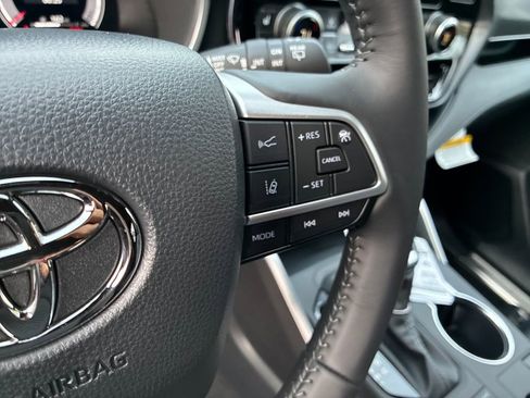 New 2026 Toyota Highlander XSE image 27