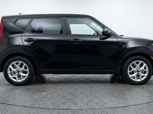 Used 2025 Kia Soul LX w/ LX Technology Package image 11