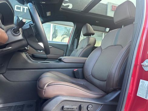 Used 2025 Honda Pilot Elite image 11