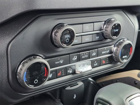 New 2025 Ford Bronco Badlands image 21