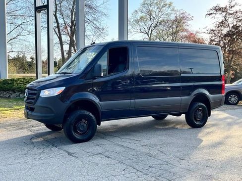 Used 2024 Mercedes-Benz Sprinter 2500 image 2