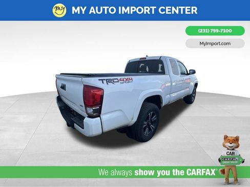 Used 2016 Toyota Tacoma TRD Sport w/ Towing Package AWD/4WD image 5