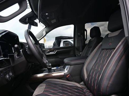 Used 2025 Chevrolet Silverado 1500 RST AWD/4WD image 16