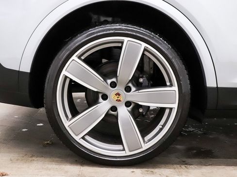 Used 2021 Porsche Cayenne Base w/ Premium Package image 10