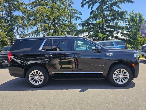 Used 2023 GMC Yukon SLT w/ SLT Premium Package AWD/4WD image 6