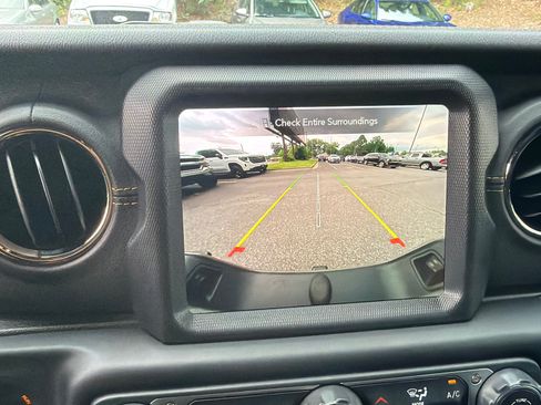 Used 2023 Jeep Gladiator Overland AWD/4WD image 30