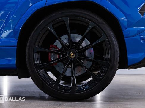 Used 2022 Lamborghini Urus AWD/4WD image 3