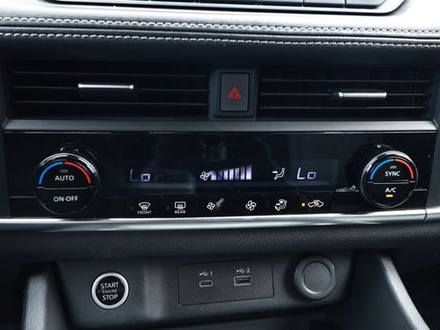 Used 2023 Nissan Rogue SV AWD/4WD image 18