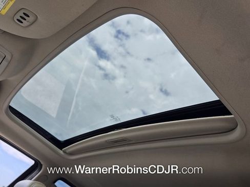 Used 2016 Lincoln Navigator L Select RWD image 21