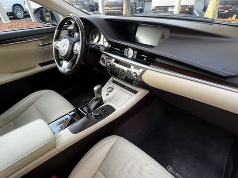 Used 2017 Lexus ES 350 w/ Premium Package image 48