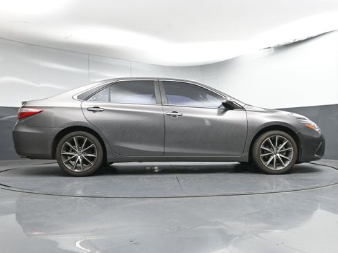 Used 2015 Toyota Camry XLE image 25