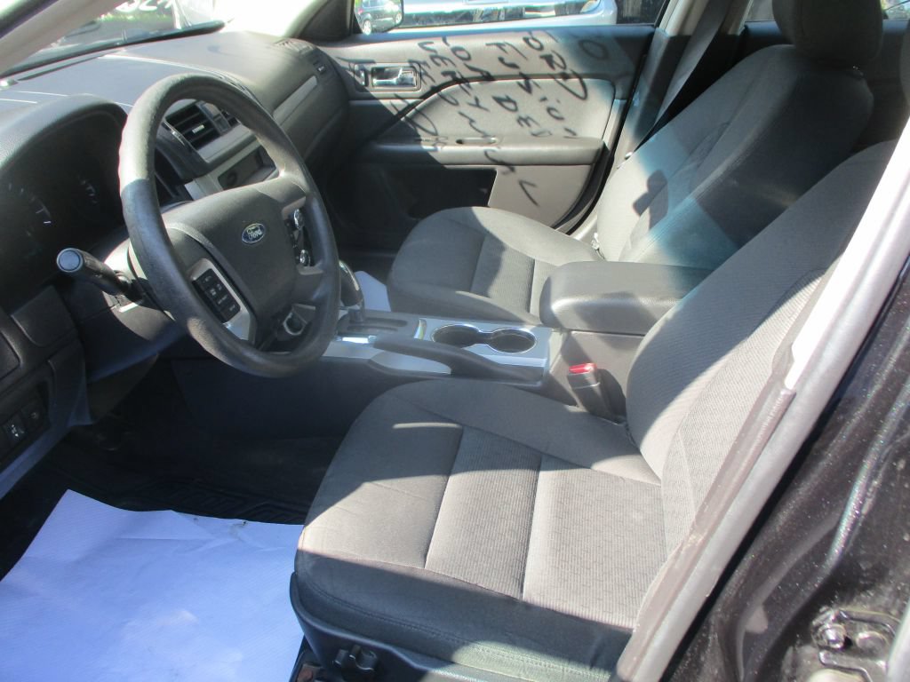 Used 2011 Ford Fusion SE FWD image 10