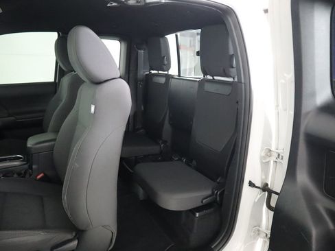 Used 2017 Toyota Tacoma TRD Off-Road image 22