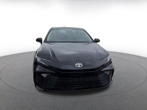 Used 2025 Toyota Camry LE image 7