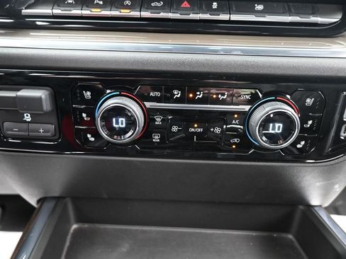 Used 2022 Chevrolet Silverado 1500 High Country w/ High Country Premium Package image 24