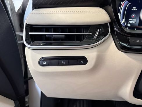 Used 2023 INFINITI QX60 Sensory w/ Vision Package AWD/4WD image 16