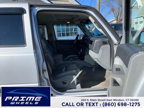 Used 2007 Jeep Commander Sport image 9