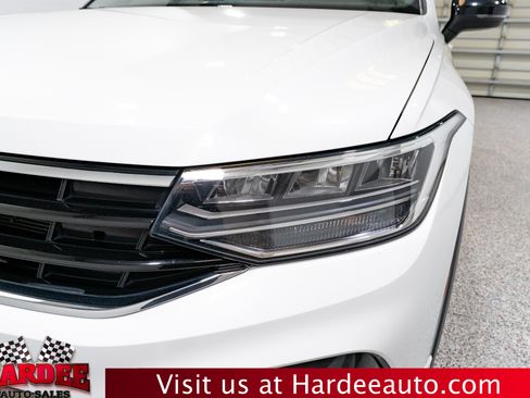 Used 2023 Volkswagen Tiguan SE R-Line image 8