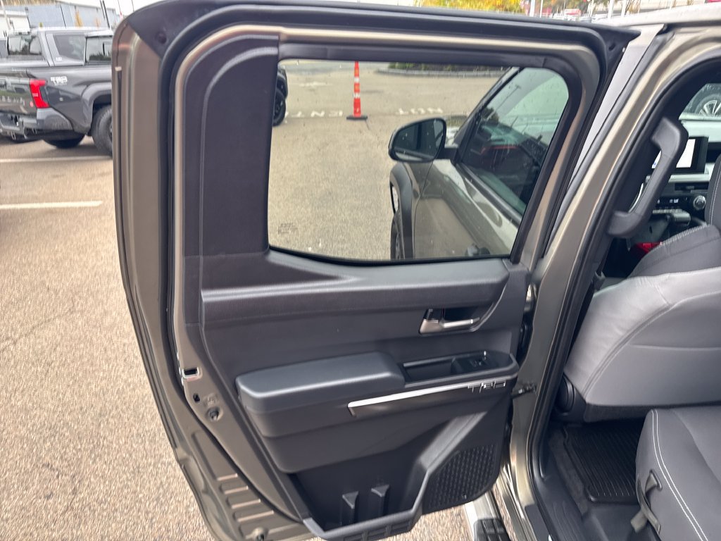 Used 2025 Toyota Tacoma TRD Off-Road AWD/4WD image 38