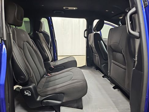 Used 2021 Chrysler Pacifica Touring w/ Cold Weather Group image 14