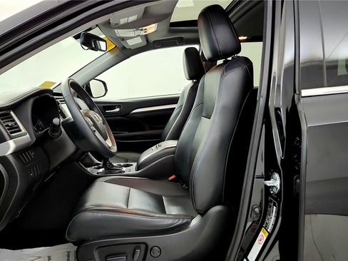 Used 2016 Toyota Highlander XLE image 26