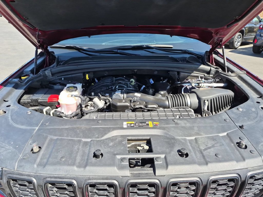 Used 2025 Jeep Grand Cherokee Altitude AWD/4WD image 35