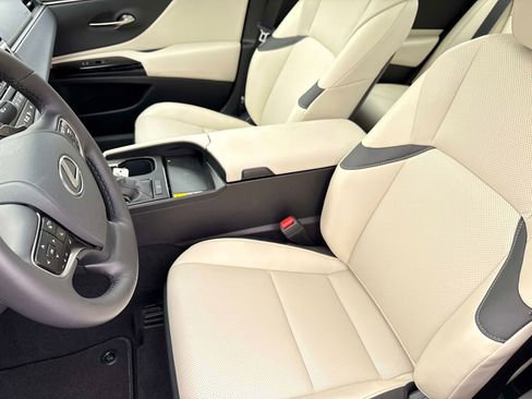 Used 2025 Lexus ES 350 w/ Premium Package image 18