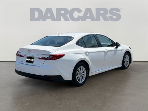 Used 2025 Toyota Camry LE image 7