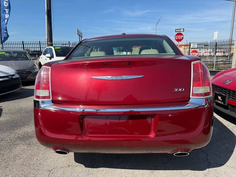 Used 2013 Chrysler 300 image 5
