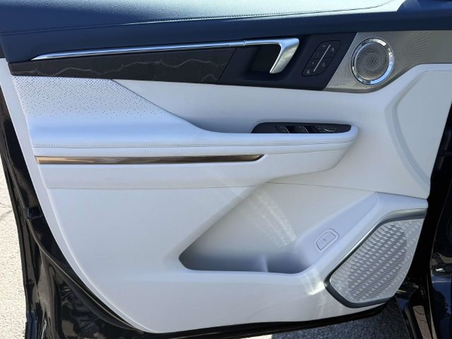 Used 2025 Buick Enclave Avenir w/ Super Cruise Package FWD image 20