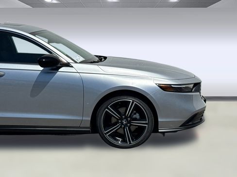 Used 2025 Honda Accord Sport image 33