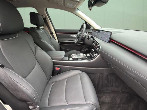 Certified 2026 Genesis GV70 2.5T AWD/4WD image 36