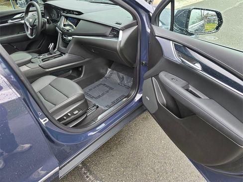 Used 2025 Cadillac XT5 Premium Luxury w/ Technology Package image 12
