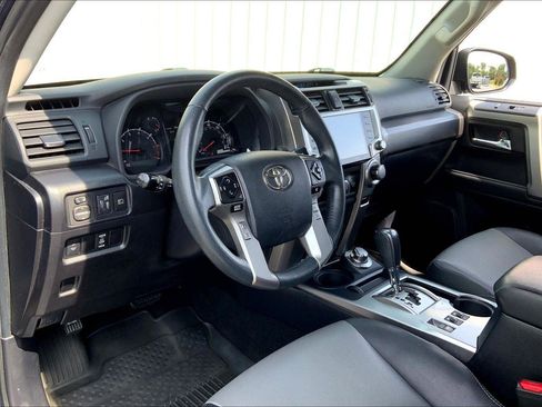 Used 2020 Toyota 4Runner SR5 Premium image 12