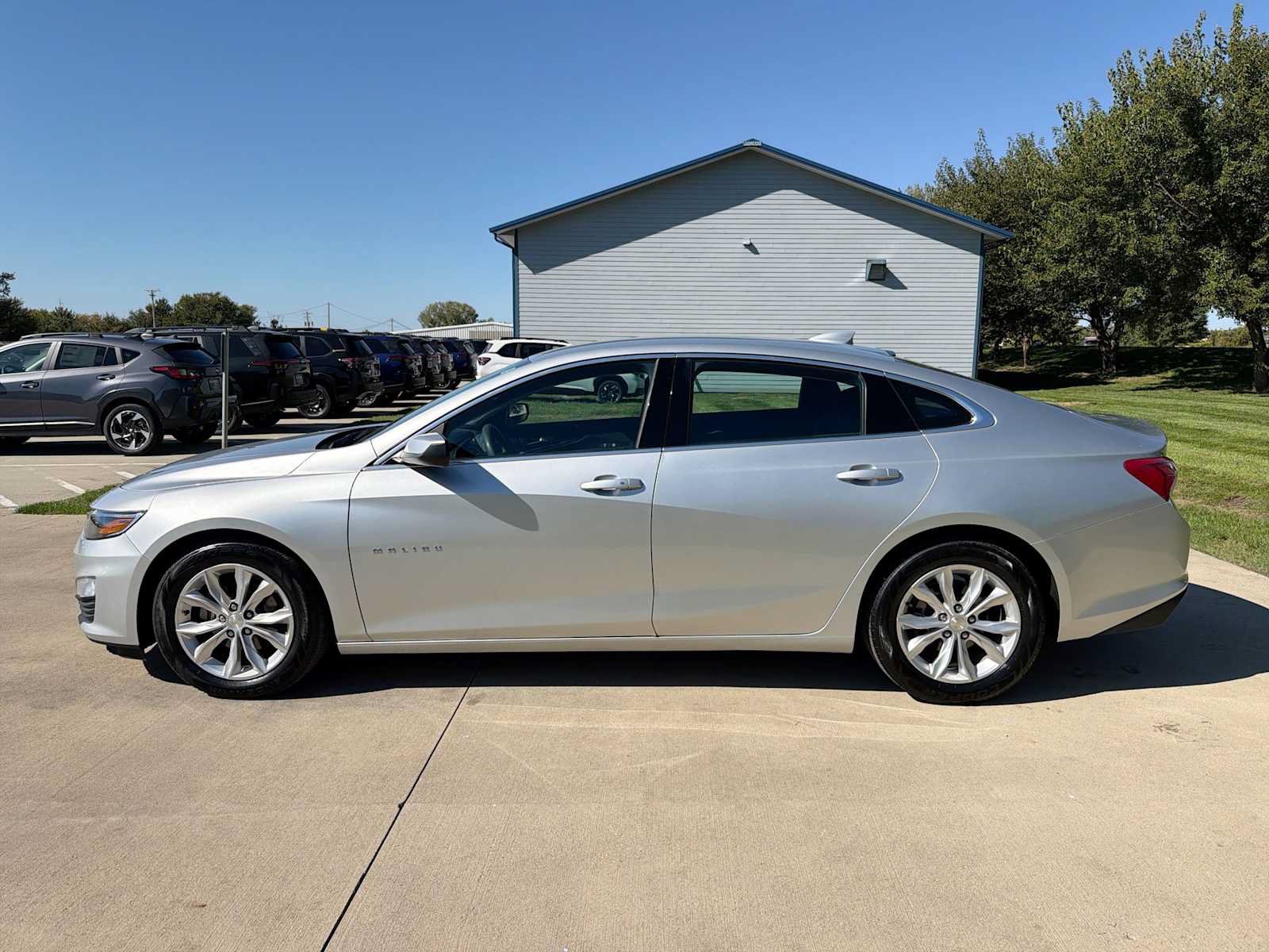 Used 2021 Chevrolet Malibu LT FWD image 3