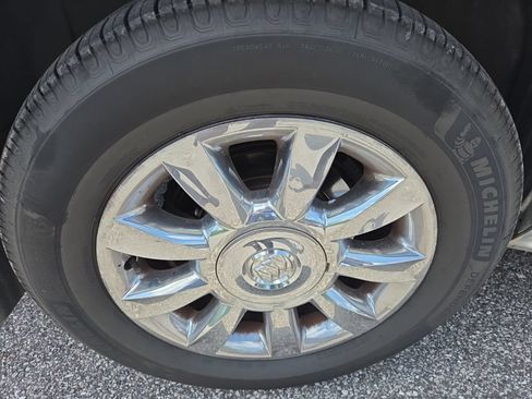 Used 2015 Buick Enclave Leather FWD image 10