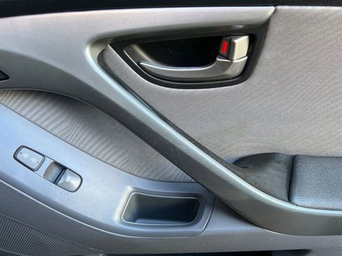 Used 2013 Hyundai Elantra GLS w/ Preferred Pkg FWD image 22