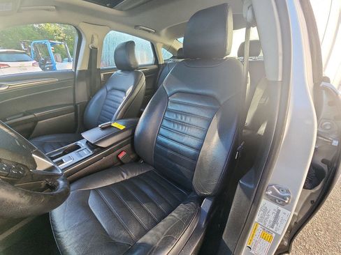 Used 2018 Ford Fusion SE w/ Fusion SE Technology Package FWD image 18