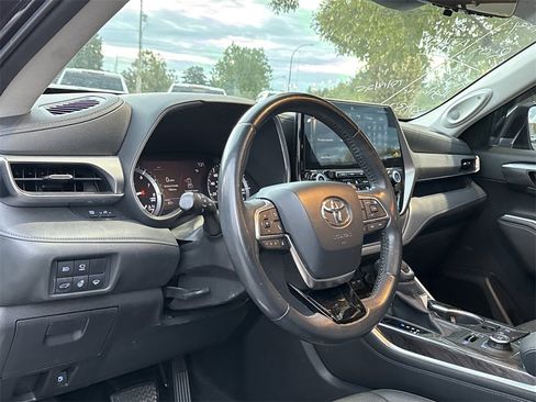 Used 2020 Toyota Highlander Platinum image 7