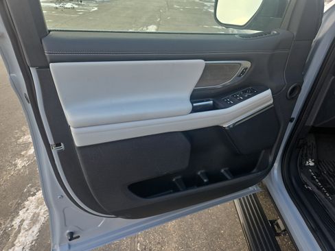 Used 2025 Ford Expedition Platinum image 22