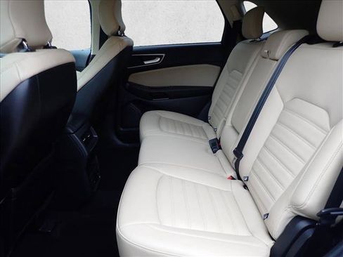 Used 2019 Ford Edge SEL w/ Equipment Group 201A FWD image 10