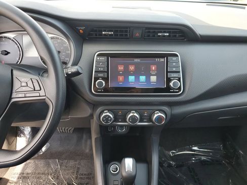 New 2025 Nissan Kicks Play S image 8